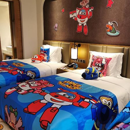 Отель Crowne Plaza Qingdaoorientalmoviemetropolis By Ihg Экстерьер фото