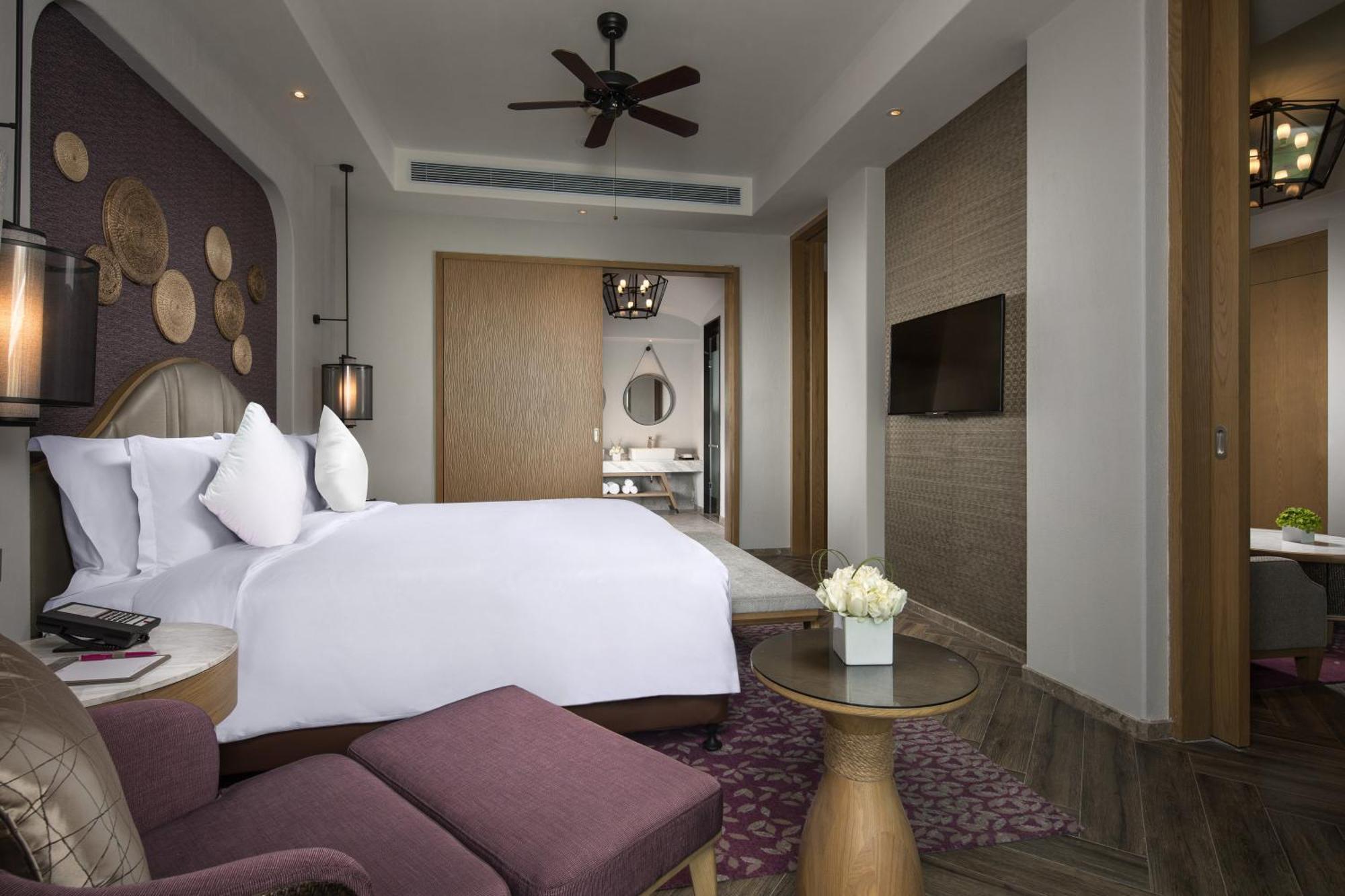 Отель Crowne Plaza Qingdaoorientalmoviemetropolis By Ihg Экстерьер фото