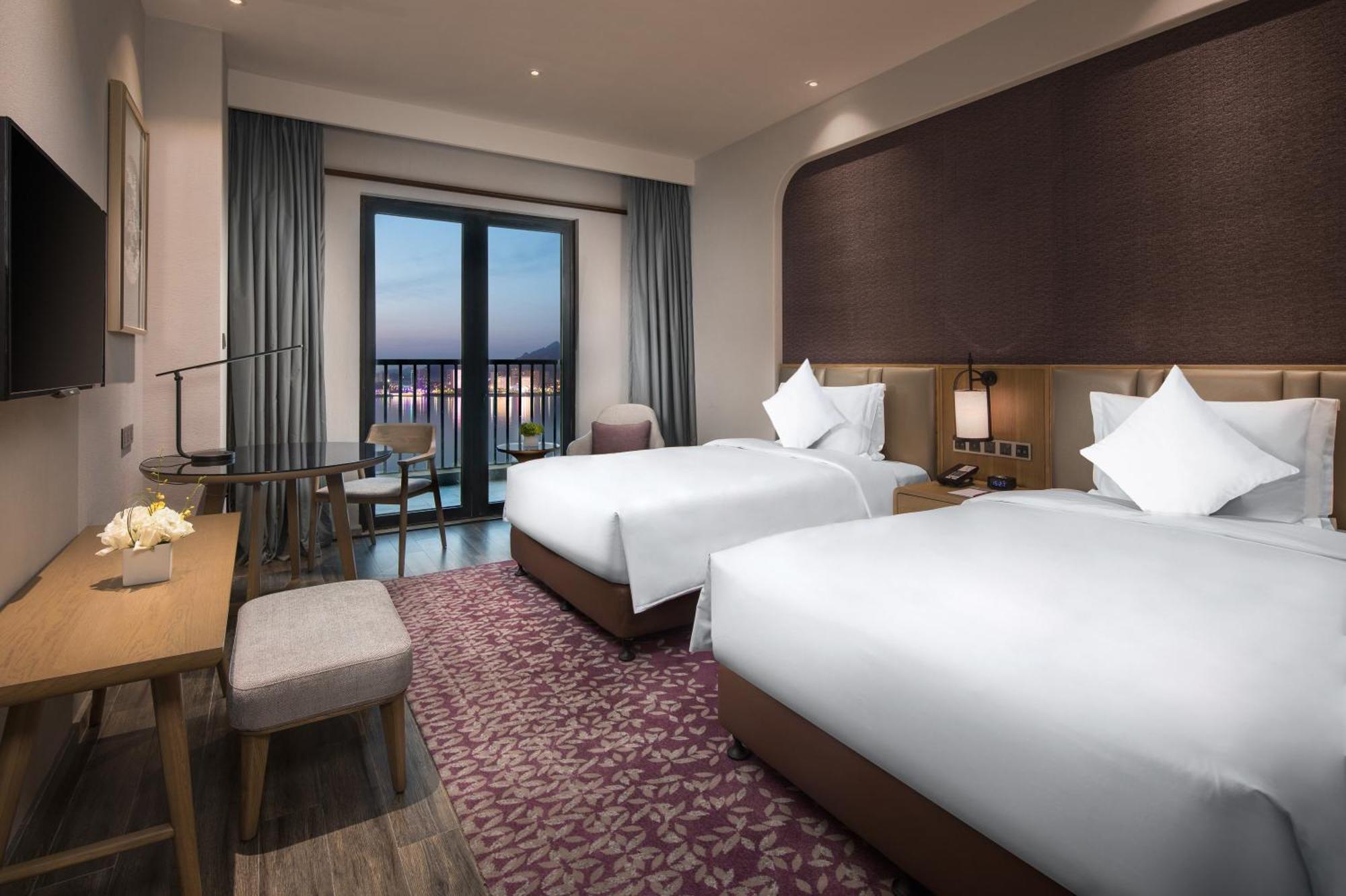 Отель Crowne Plaza Qingdaoorientalmoviemetropolis By Ihg Экстерьер фото