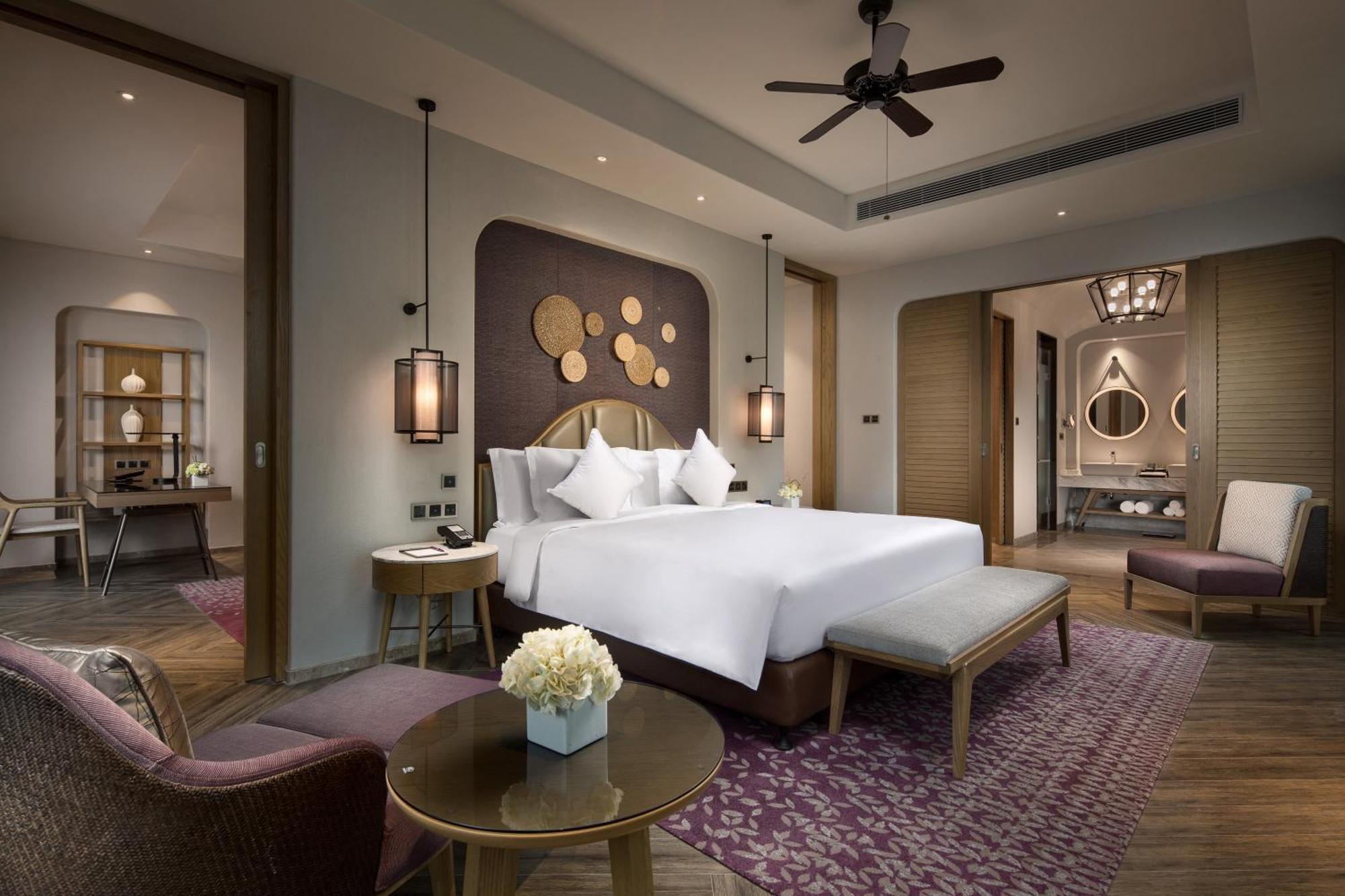Отель Crowne Plaza Qingdaoorientalmoviemetropolis By Ihg Экстерьер фото