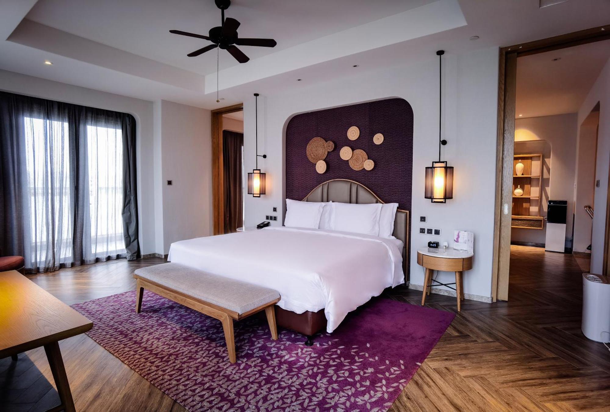 Отель Crowne Plaza Qingdaoorientalmoviemetropolis By Ihg Экстерьер фото