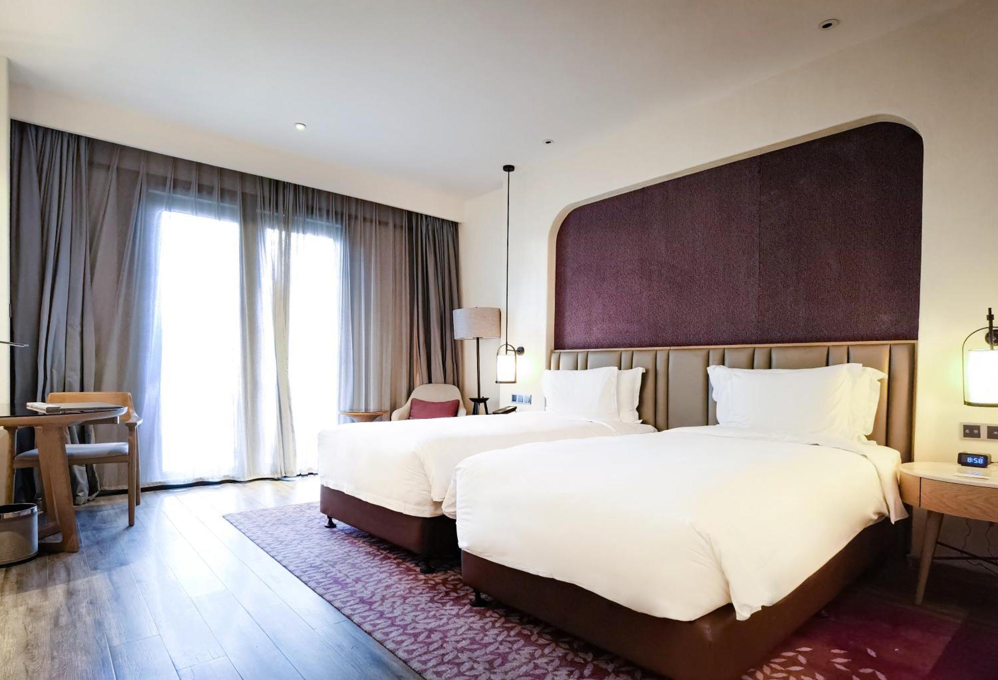Отель Crowne Plaza Qingdaoorientalmoviemetropolis By Ihg Экстерьер фото