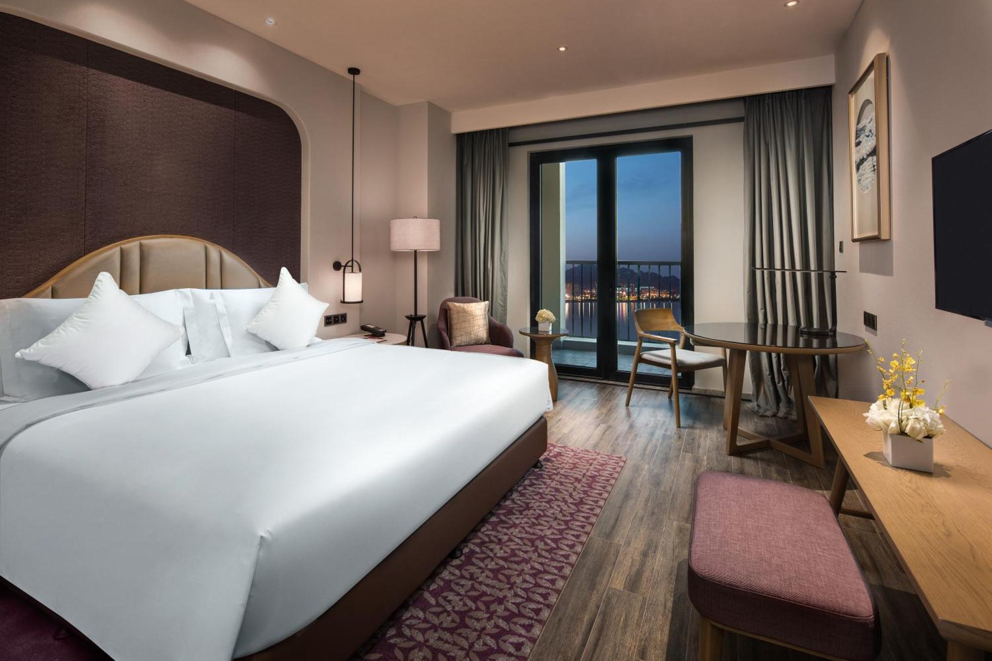 Отель Crowne Plaza Qingdaoorientalmoviemetropolis By Ihg Экстерьер фото