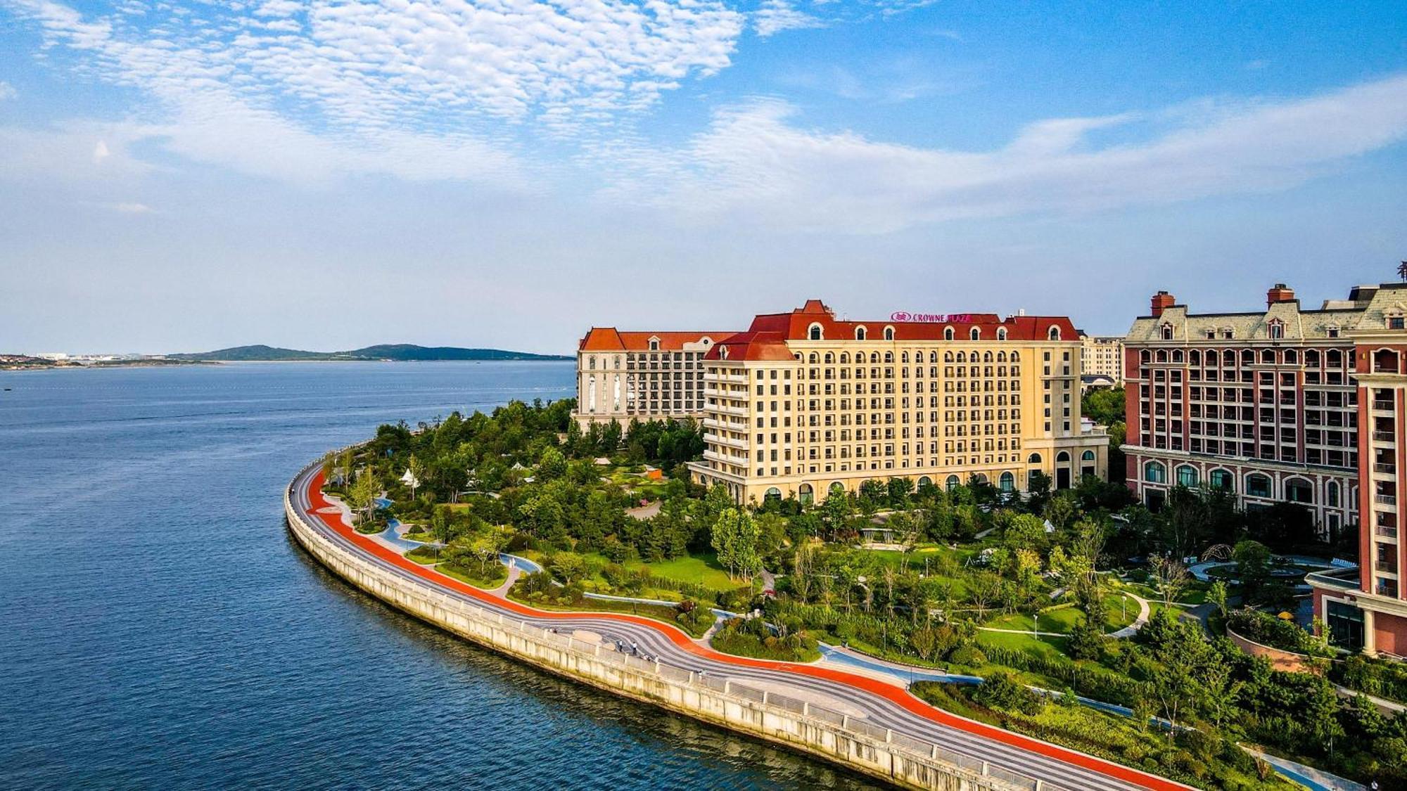 Отель Crowne Plaza Qingdaoorientalmoviemetropolis By Ihg Экстерьер фото