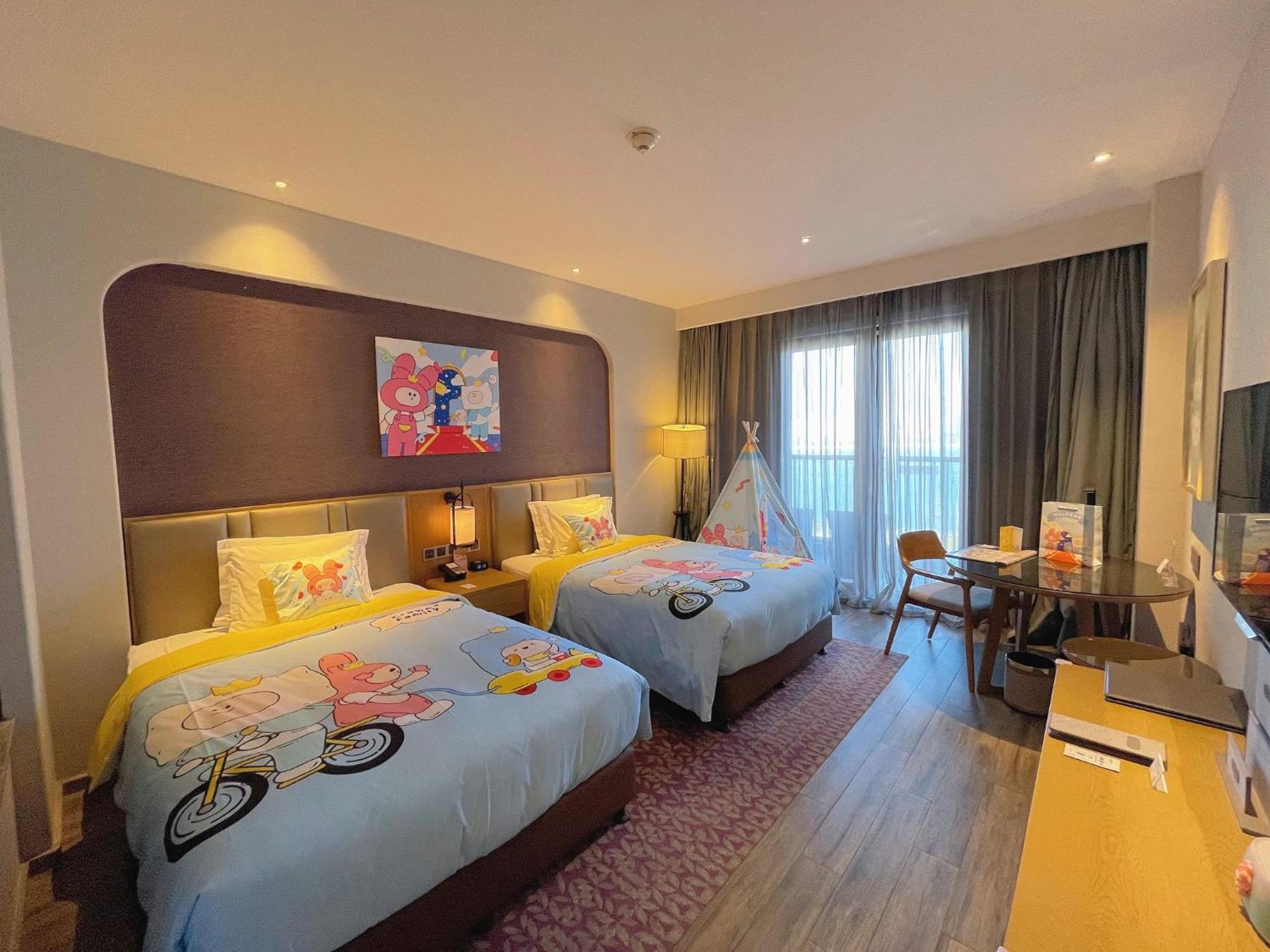 Отель Crowne Plaza Qingdaoorientalmoviemetropolis By Ihg Экстерьер фото