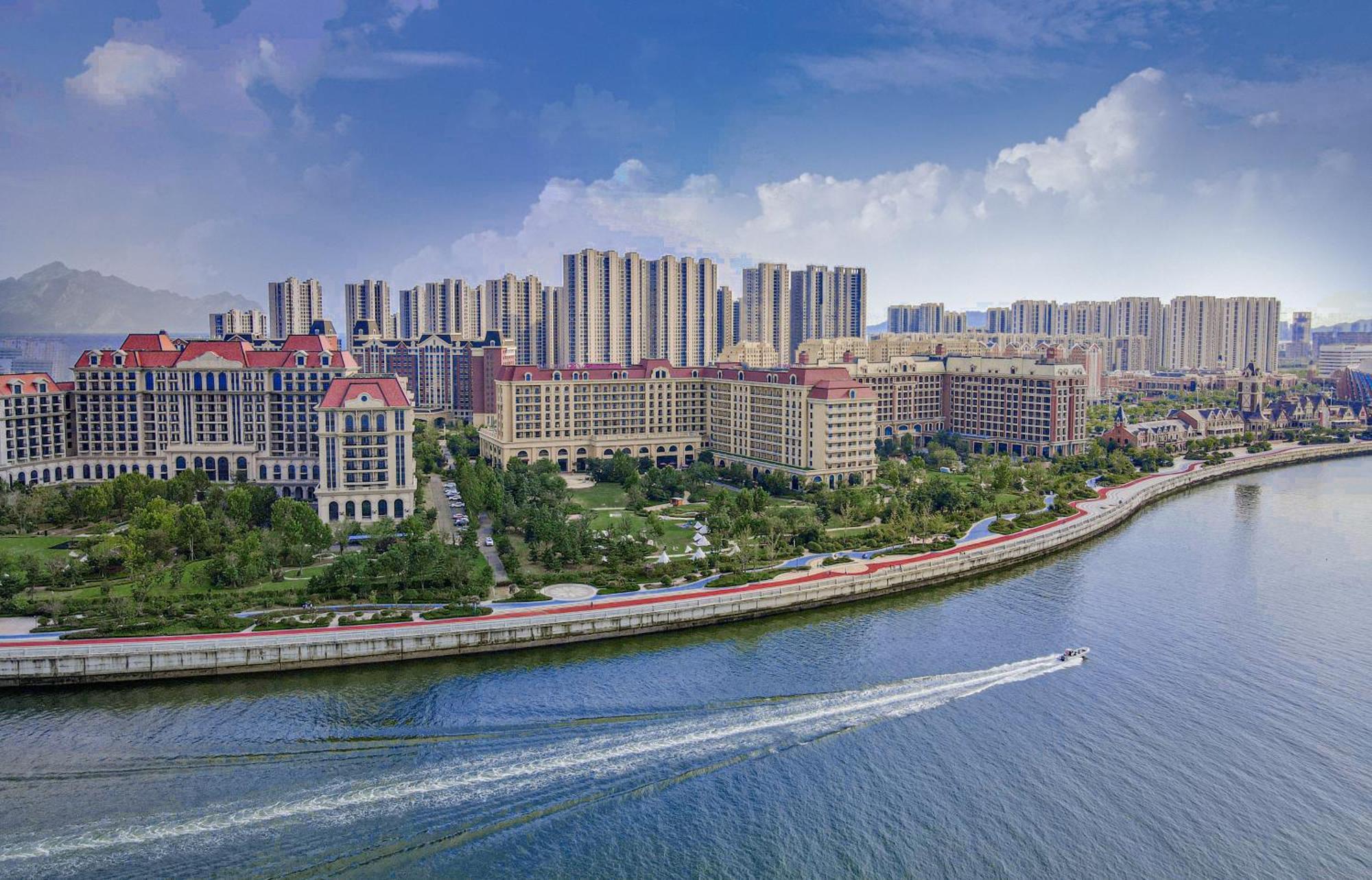 Отель Crowne Plaza Qingdaoorientalmoviemetropolis By Ihg Экстерьер фото