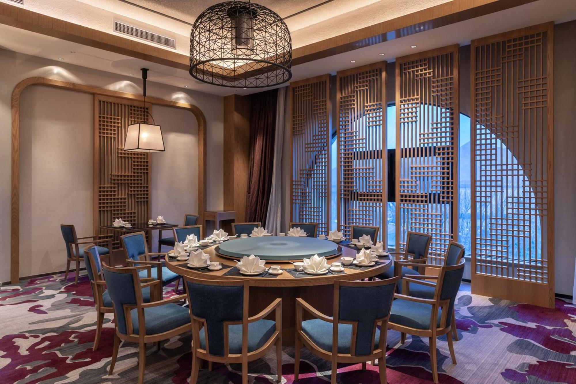 Отель Crowne Plaza Qingdaoorientalmoviemetropolis By Ihg Экстерьер фото
