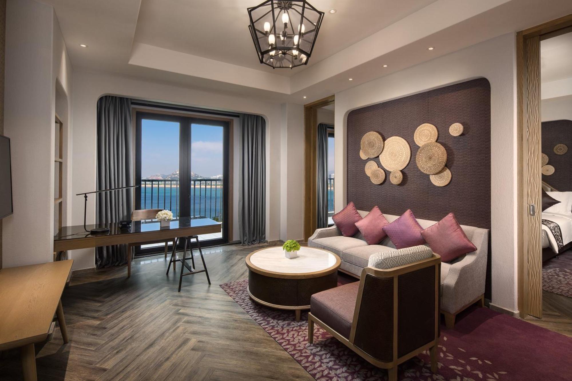 Отель Crowne Plaza Qingdaoorientalmoviemetropolis By Ihg Экстерьер фото
