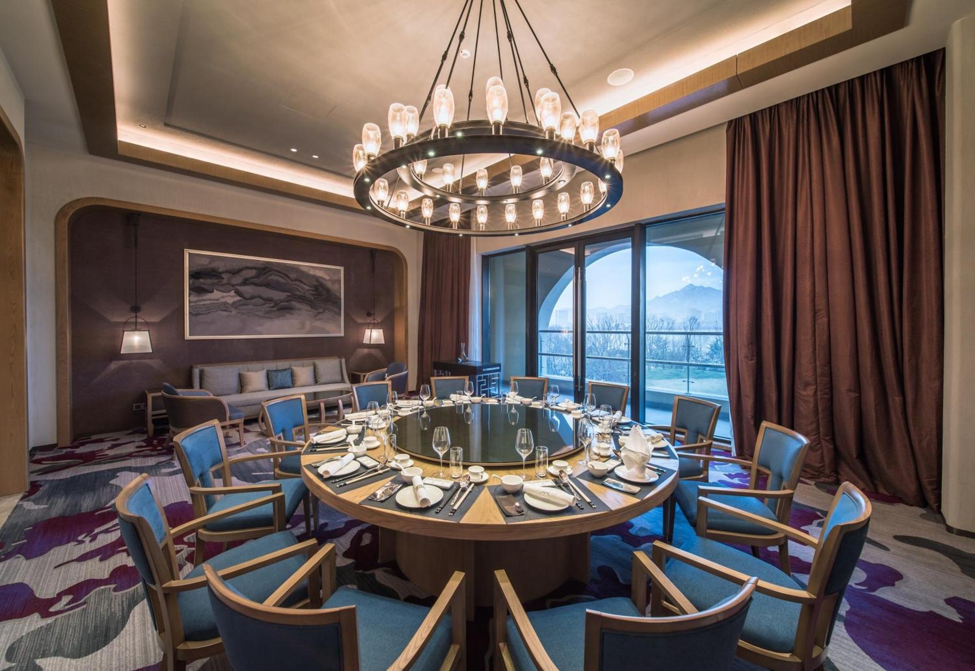 Отель Crowne Plaza Qingdaoorientalmoviemetropolis By Ihg Экстерьер фото