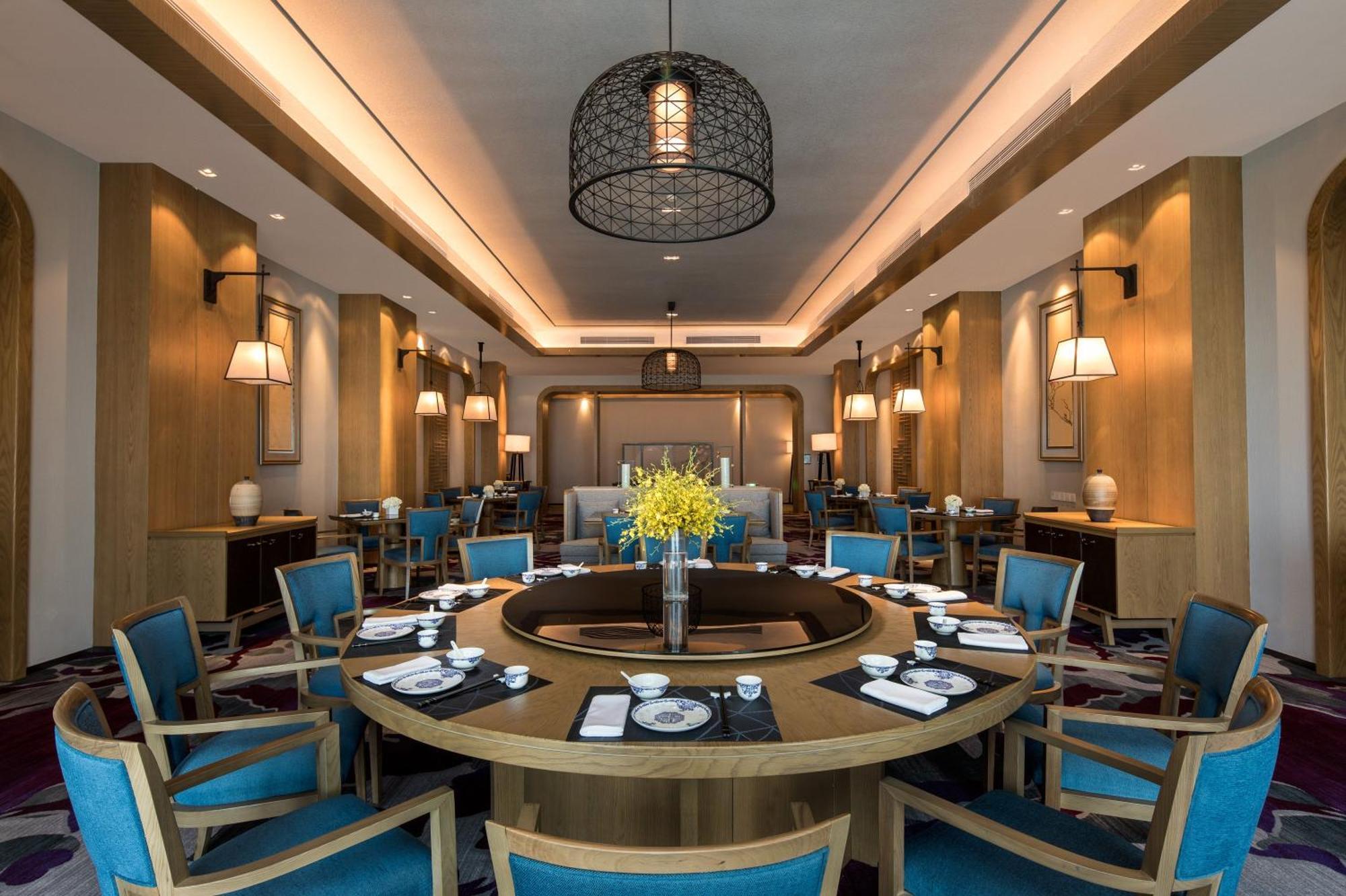 Отель Crowne Plaza Qingdaoorientalmoviemetropolis By Ihg Экстерьер фото