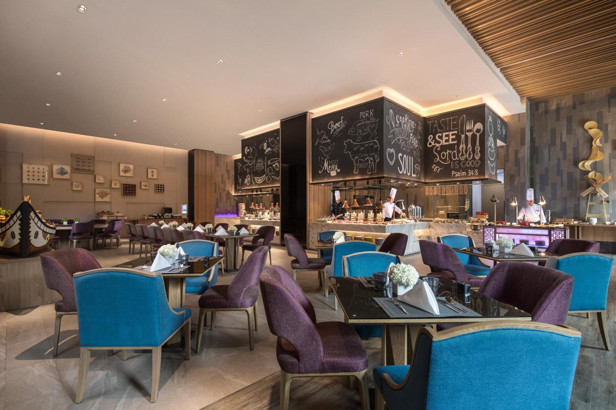 Отель Crowne Plaza Qingdaoorientalmoviemetropolis By Ihg Экстерьер фото