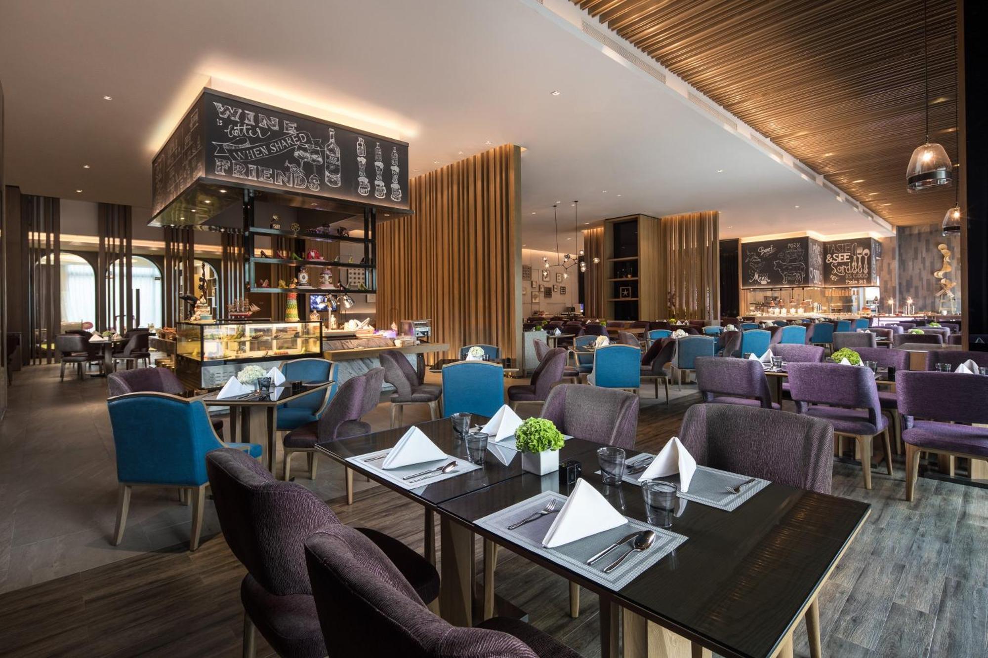 Отель Crowne Plaza Qingdaoorientalmoviemetropolis By Ihg Экстерьер фото