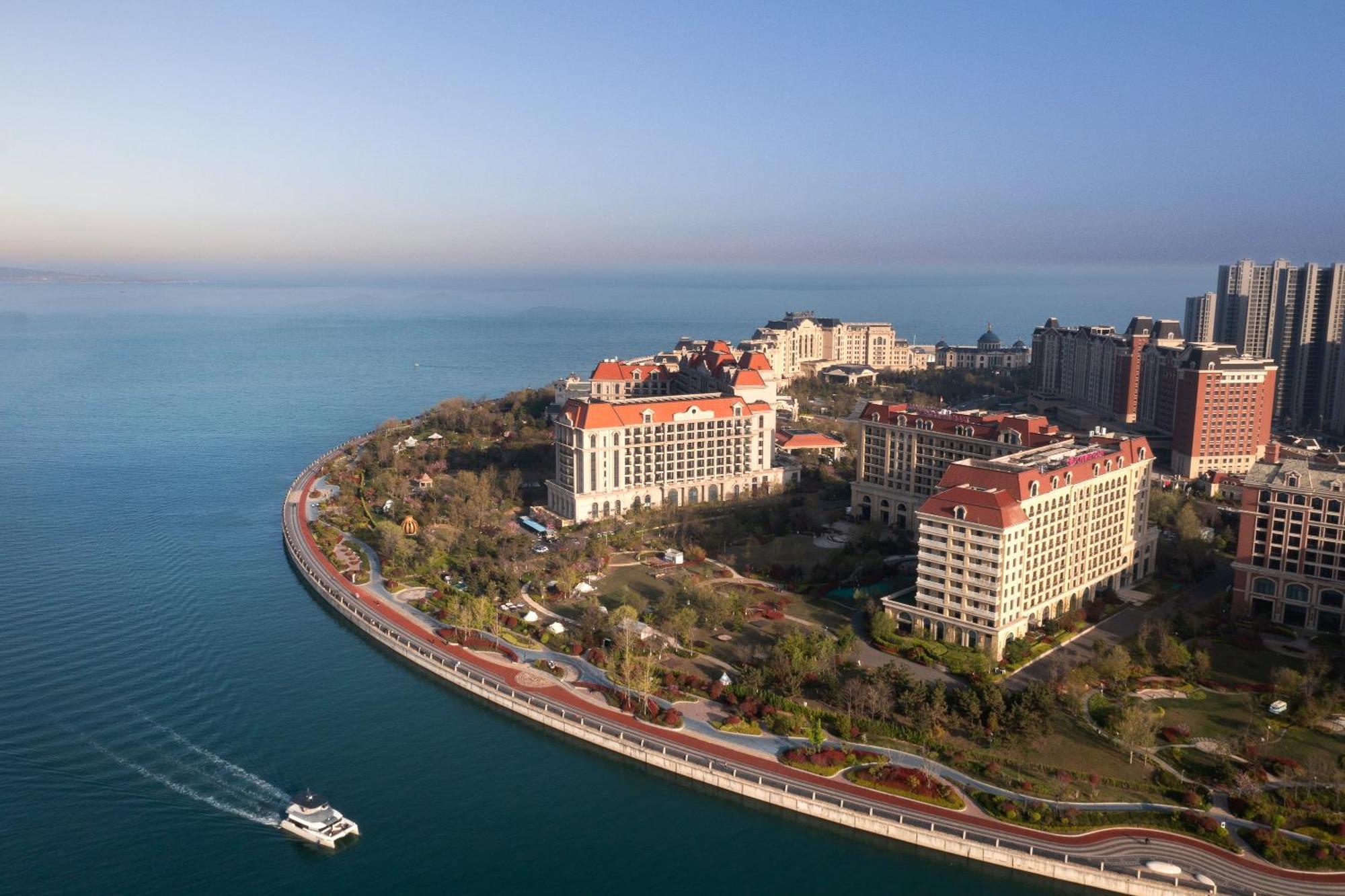 Отель Crowne Plaza Qingdaoorientalmoviemetropolis By Ihg Экстерьер фото
